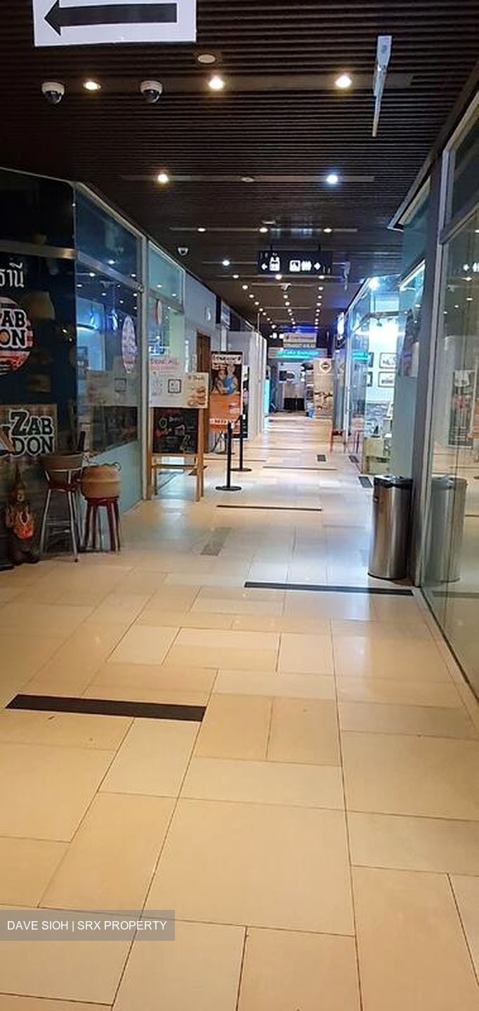 East Village (D16), Retail #567436281